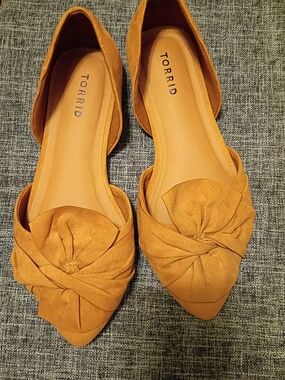 Torrid  Pointed Knot D'Orsay Flats Size 9WW